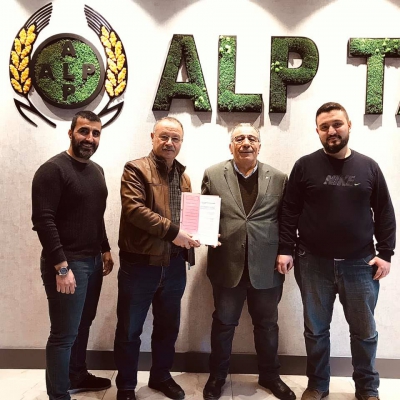 S&uuml;leyman Yavuz İlg&uuml;n, Hasan Ekiz ve Veli Ekiz ile birlikte ALP TARIM'da.